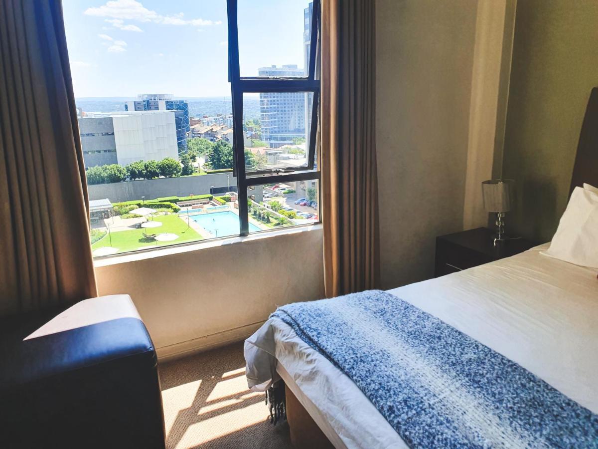 Westpoint Sandton Apartments โจฮันเนสเบิร์ก ภายนอก รูปภาพ