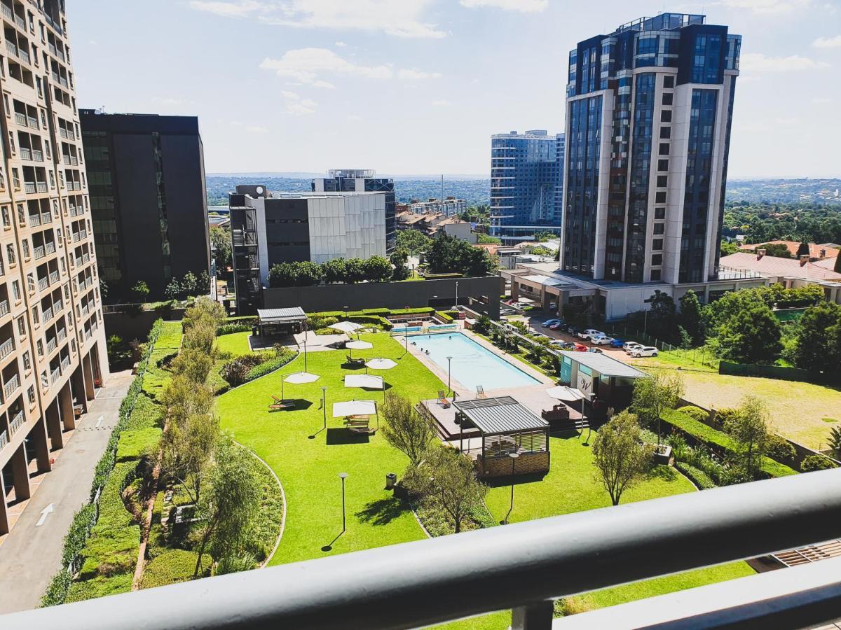 Westpoint Sandton Apartments โจฮันเนสเบิร์ก ภายนอก รูปภาพ